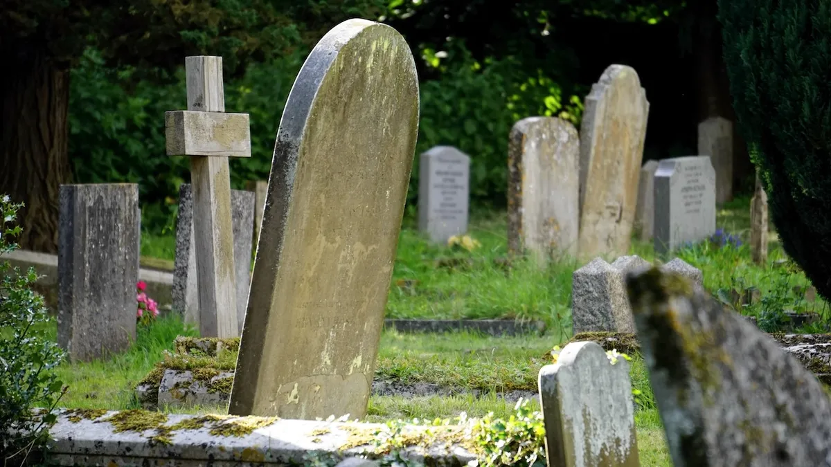 4 éves kisfiú halt meg a temetőben történt tragédiában