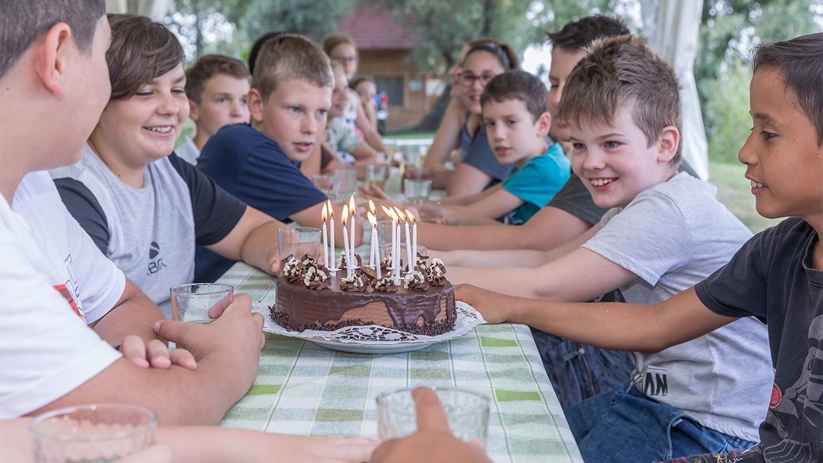 Sorstársaikkal nyaralhattak a Covid-árvák - videó!