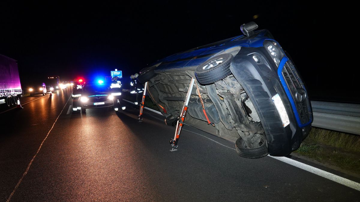 Megérkeztek az első fotók az M5-ösön történt halálos balesetről