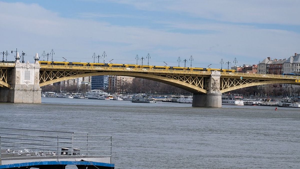 A Dunába zuhant egy 26 éves nő a Margit hídról