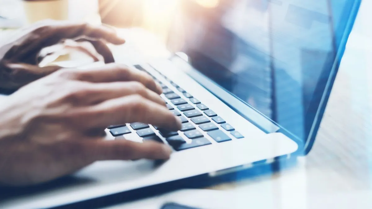 laptop, számítógép, internet, Shutterstock 621759176