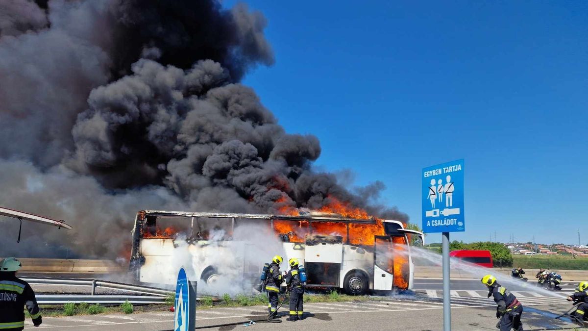 Életükért küzdöttek az utasok, égő pokollá változott a távolsági busz az M3-ason