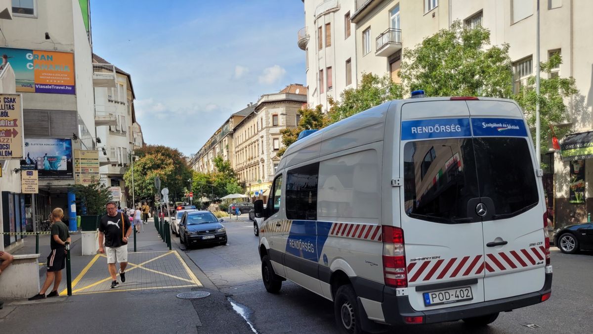 Étterem elé zuhant az idős nő - öngyilkos ugrás a budai Mammut közelében