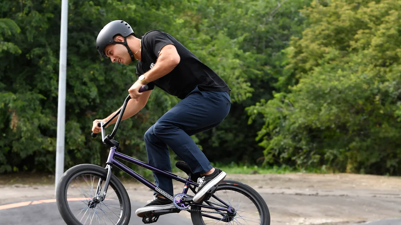 Rolleresek, BMX-esek figyelem, újabb pumpapályát avattak Pesten