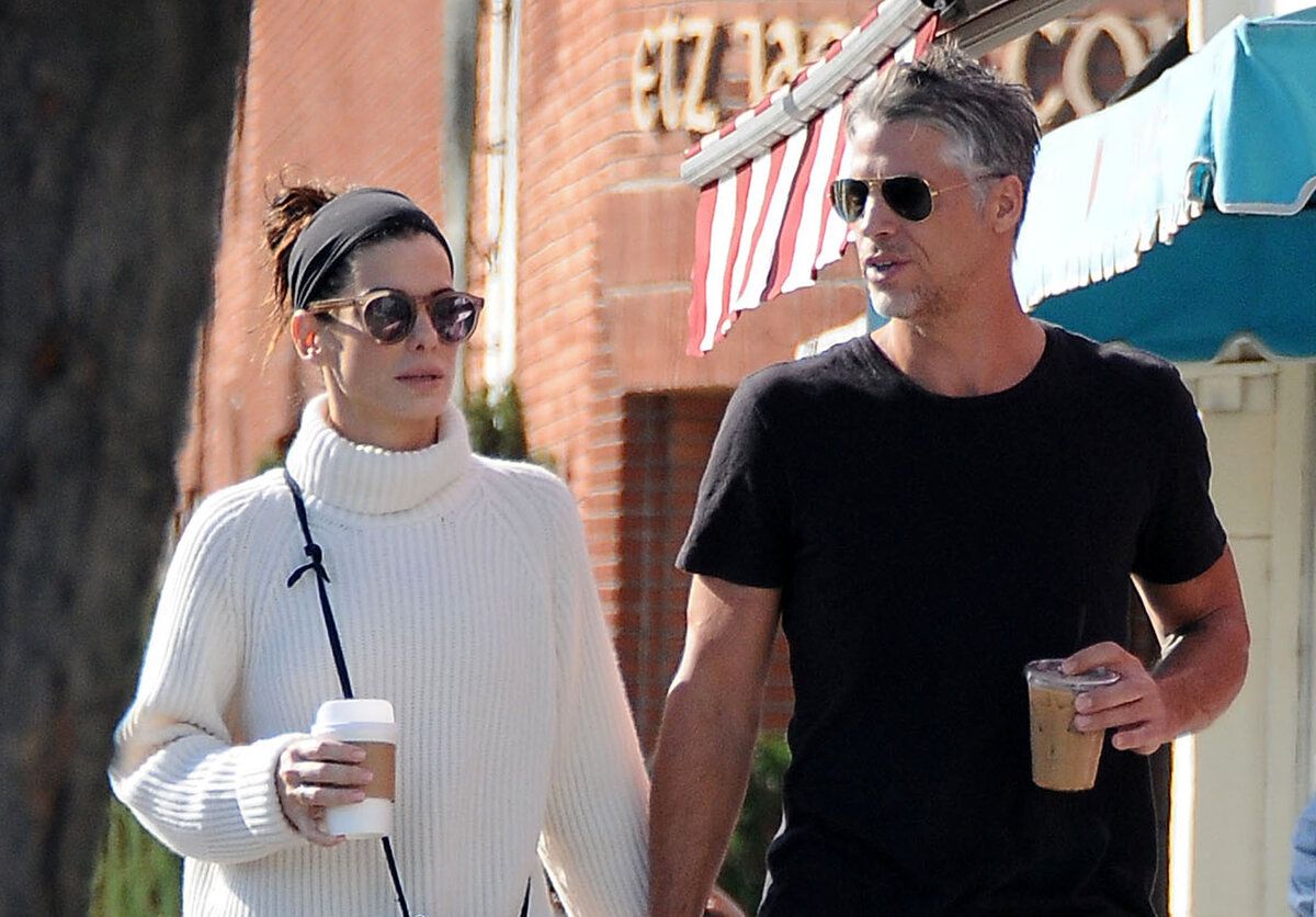 *PREMIUM EXCLUSIVE* Sandra Bullock and Bryan Randall are Coffee Sweethearts! **MUST CALL FOR PRICING**