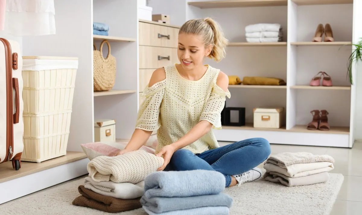 rend, takarítás, hajtogat, hajtogatás, rendezettség, Shutterstock 1578756481