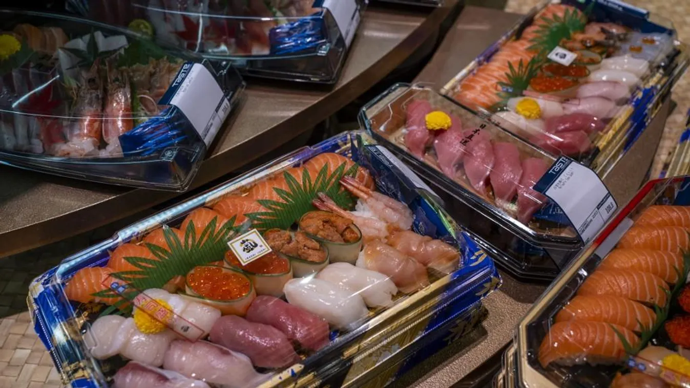Egy japán áruház nyilvános táblán marasztalja el a rosszul viselkedő turistákat