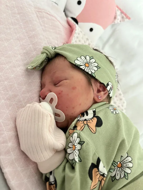 Benzinkútnál szült a kismama
Réka