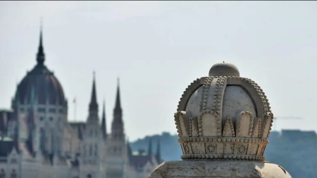 Megvan a magyarázat, miért törték le a Margit híd kőkeresztjeit