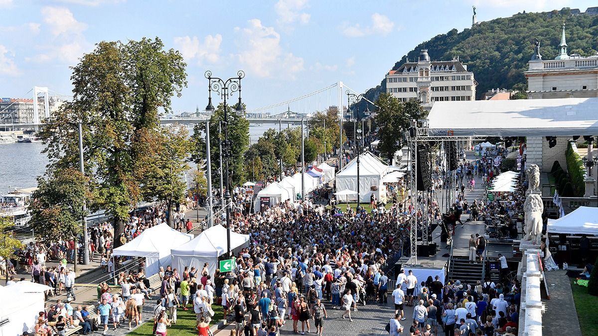 Kiderült, mennyibe kerül majd a Szent István-napi ásványvíz, sör és perec