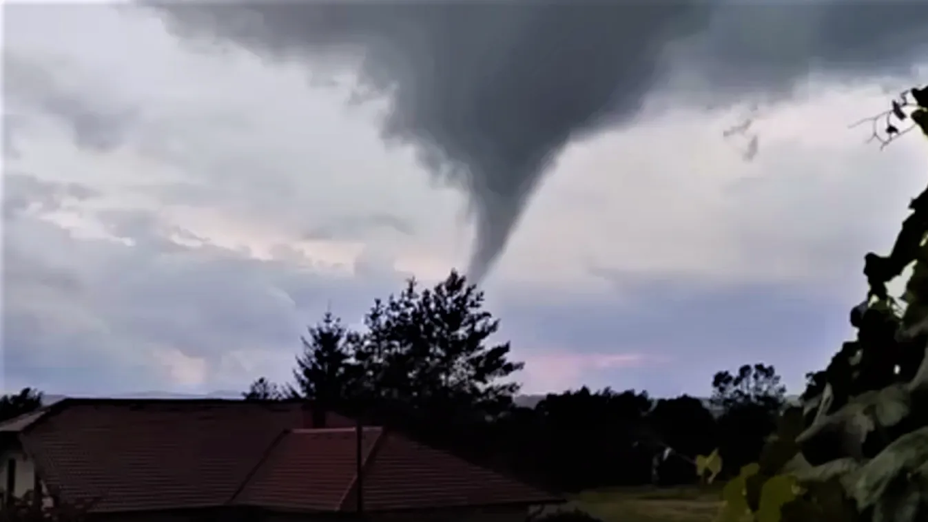 Videó: Tornádó tombolt Szlovéniában, erős pusztítást végzett
