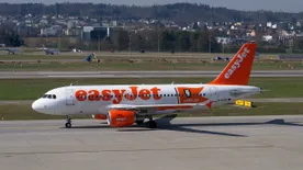 Pánik az EasyJet járatán: süllyedni kezdett a gép, az oxigén maszkok leestek