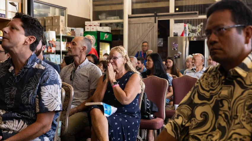 Sírva imádkoznak Hawaii-on az áldozatokért és a túlélőkért