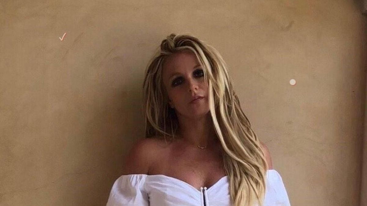 Újabb döbbentes videó Britney Spears-től: Barbieként hempergett az ágyon