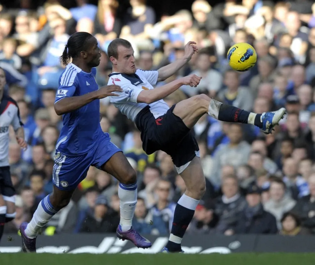 Nagy harcos volt Wheater (itt Didier Drogba ellen), de elege lett a fociból