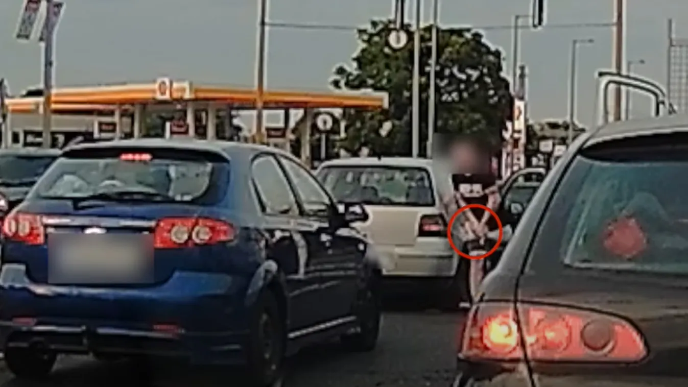 Félelem és reszketés Győrben: fegyverrel ugrott a mögötte álló autósnak a sofőr