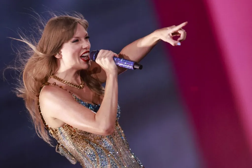Taylor Swift az amerikaifoci sztárjával jár