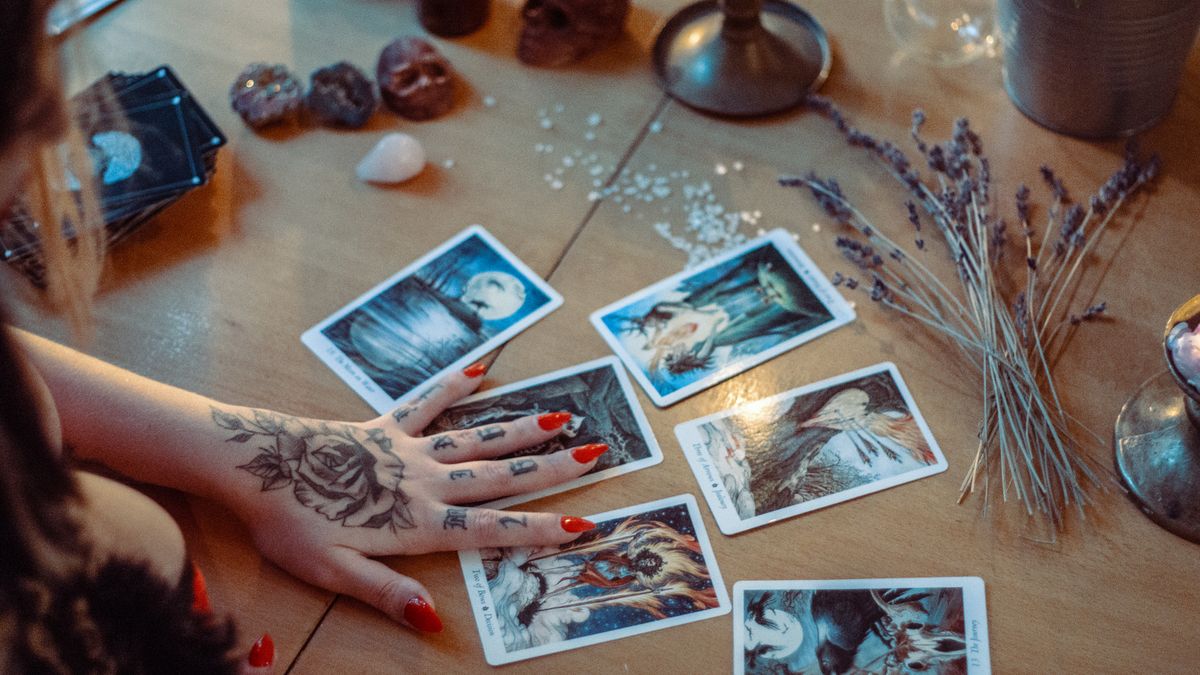 Ezek a csillagjegyek komoly változás előtt állnak: íme a Tarot kártya októberi jóslata