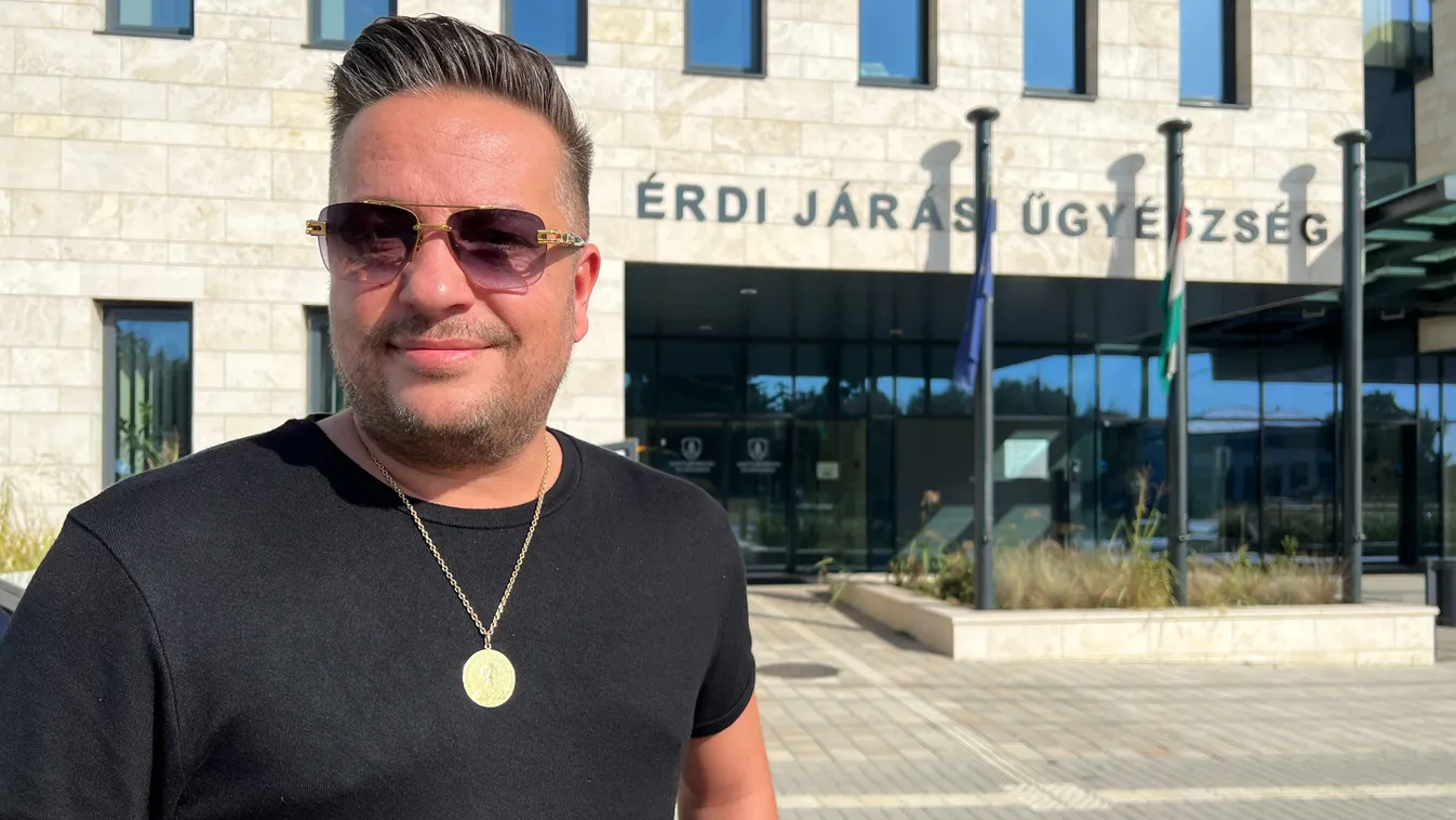 „Nem ismernélek fel” –  L.L. Juniort zokniban és szandálban fotózták