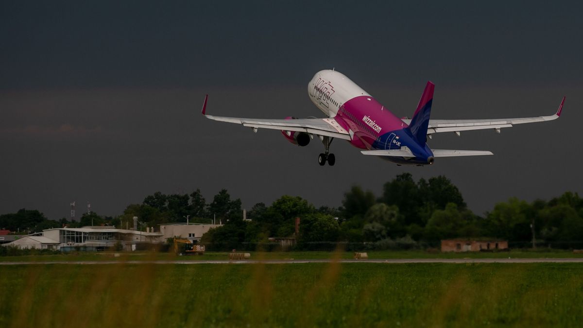 Hatalmas károkat okoz a Wizz Airnek az izraeli háború: heti 270 járatukat kell törölniük