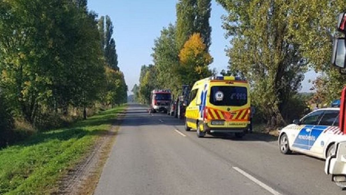 Tragédiába fulladt a traktor előzése Baranyában - helyszíni fotók