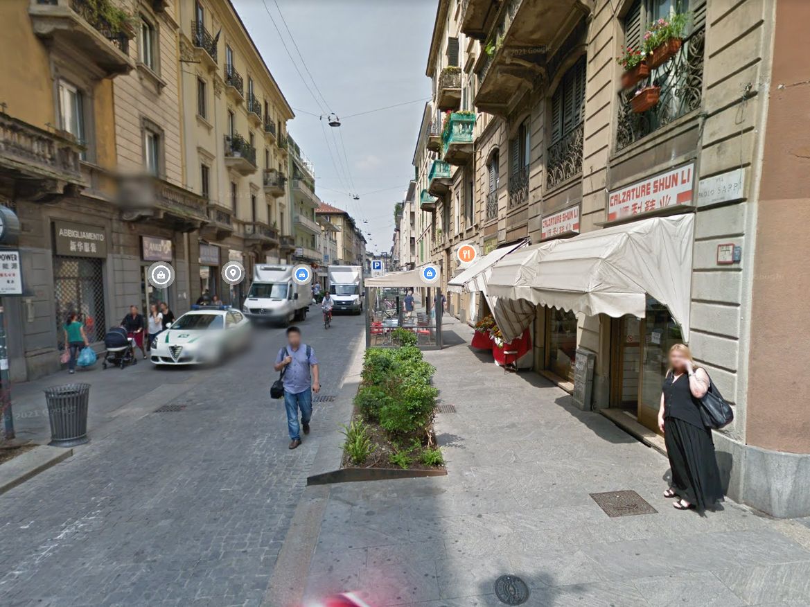 15 éves maygar rabbolt fegyverrel Milánóban. Az utca.