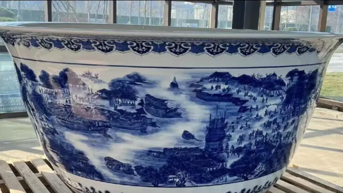 Videó: Így készült el a világ legnagyobb porcelántálja, ami 1,7 tonnát nyom