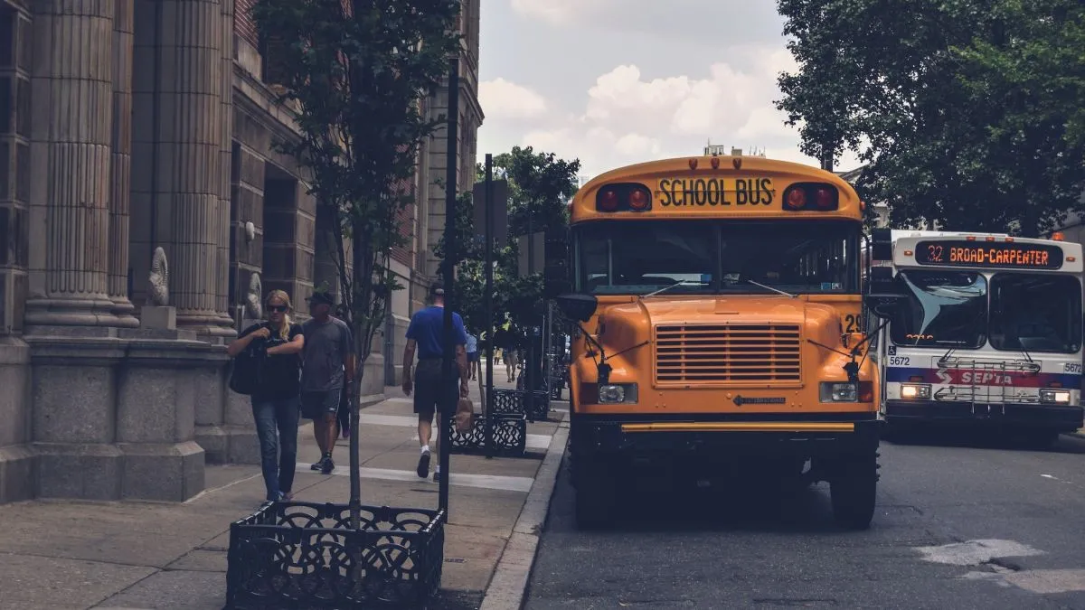 Iskolabusz schoolbus gyerekek diákok