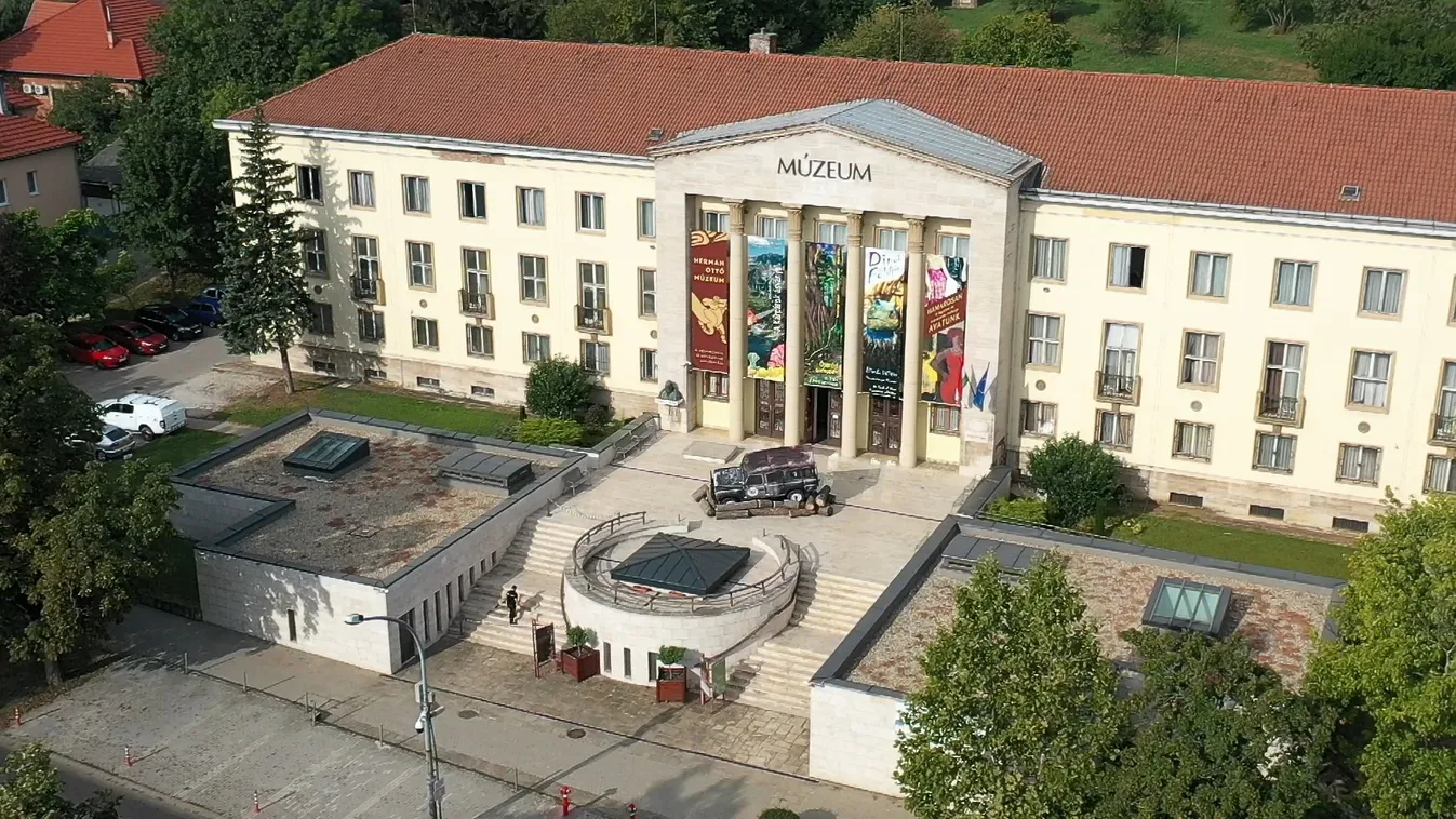 Két állandó kiállítással nyitja meg kapuit a miskolci Herman Ottó Múzeum új Képtára