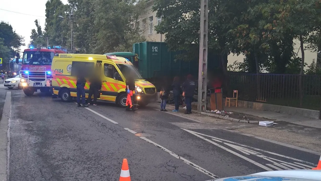 „Egymásba kapaszkodva zokogtak a szülők” - Tragédia Pesterzsébeten: iskola előtt dőlt betonfal a 9 éves kisfiúra