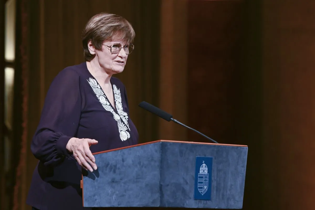 NOVÁK Katalin; KARIKÓ Katalin