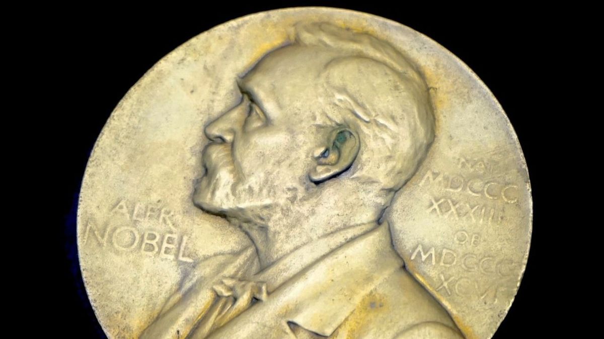 Sikkasztással vádolják a Nobel-díjast