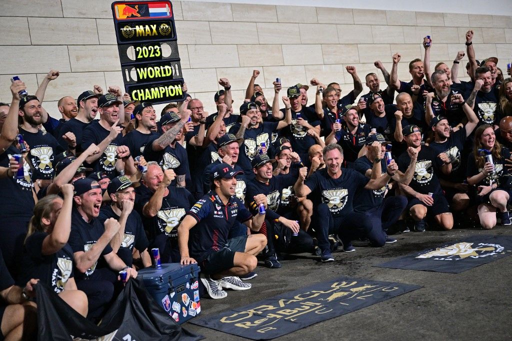 Félreeső helyen ünnepelt Verstappen és a Red Bull csapat, nehogy megbüntessék őket a ragacs miatt