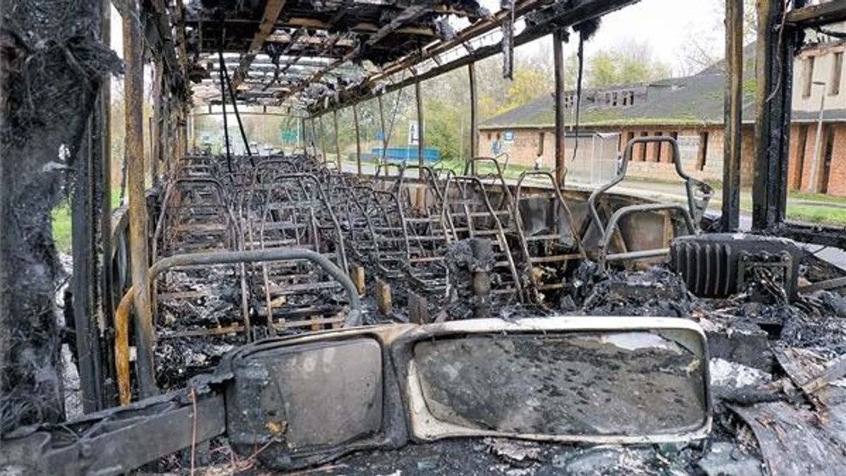 Lángolt egy busz Dunaföldváron, csak a sofőr lélekjelenlétének köszönhetően nem történt tragédia