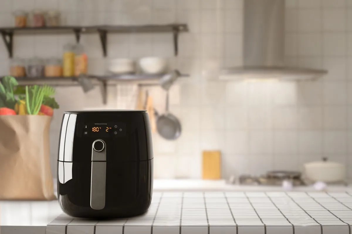 Air,Fryer,Machine,Cooking,Potato,Fried,In,Kitchen.,Lifestyle,Of