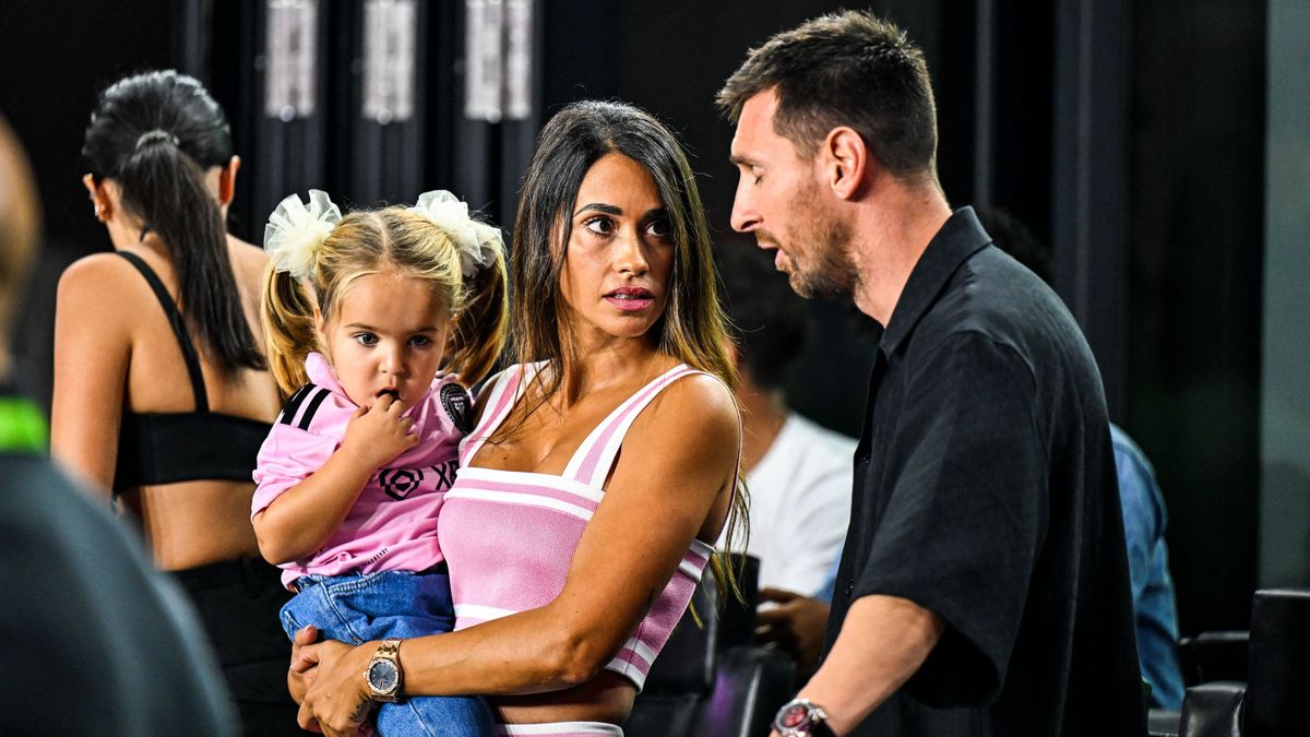 Lionel Messi házassága válságba került, már külön alszanak a feleségével