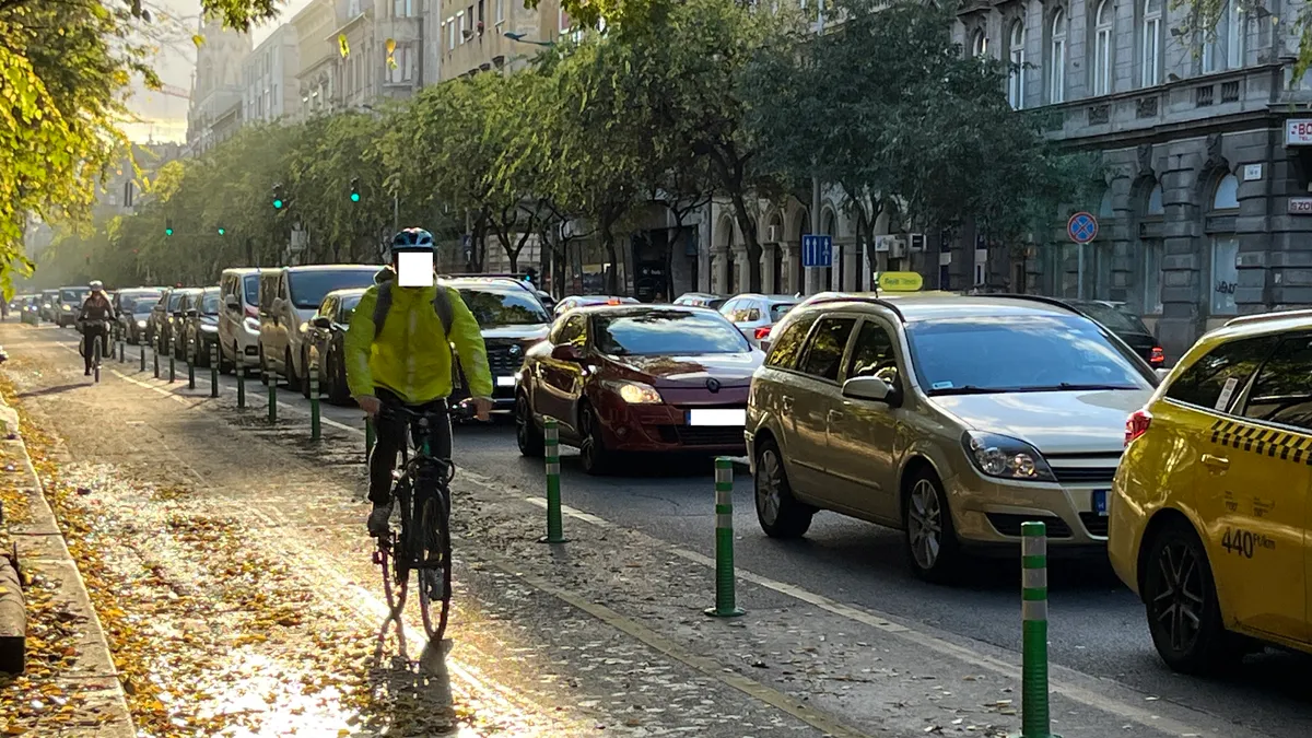 Lezárták Budapest belvárosának útszakaszát: beszakadt az úttest