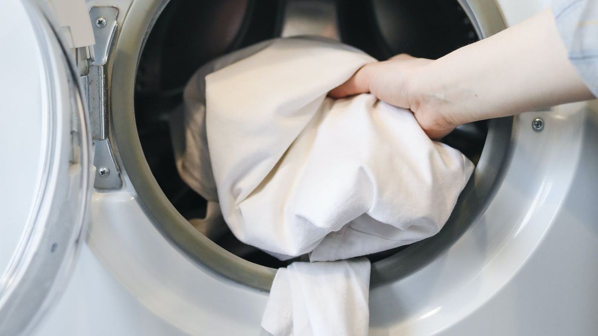 Mindenki csinálja, pedig veszélyes: soha többet ne szárítsd így a frissen mosott ruhát!