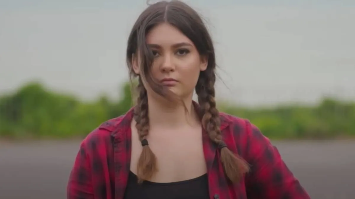 Chelsea, FND betegség, iskolai zaklatások, fotó: YouTube videógrab