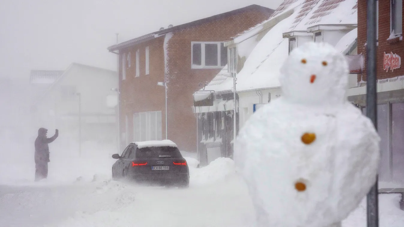Videó: Akkora hó esett a szomszédban, hogy hat turista egy panzióban ragadt