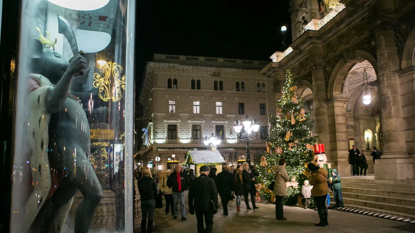 Hamarosan hangulatos mini karácsonyi vásár nyílik az Operaház előtt