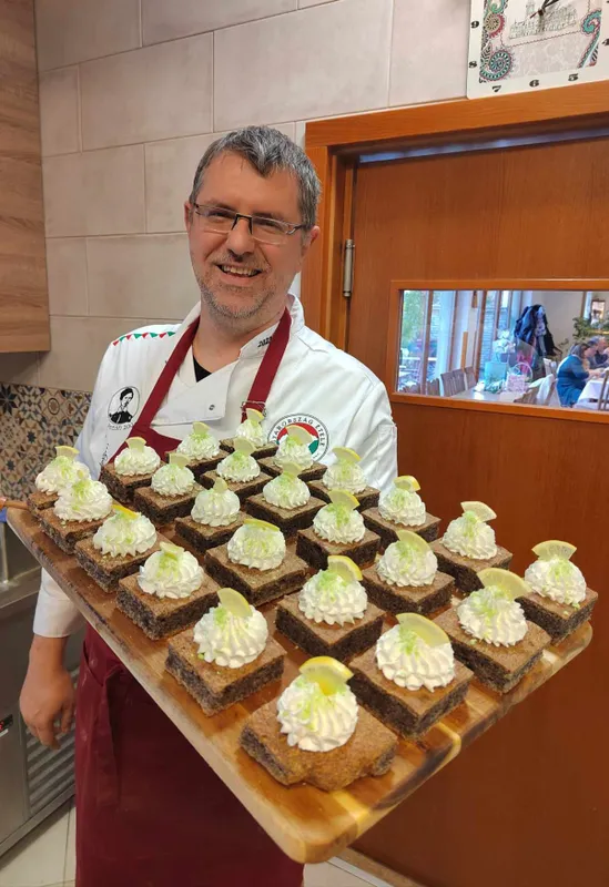 Paskó Csaba
séf
pap
karmester