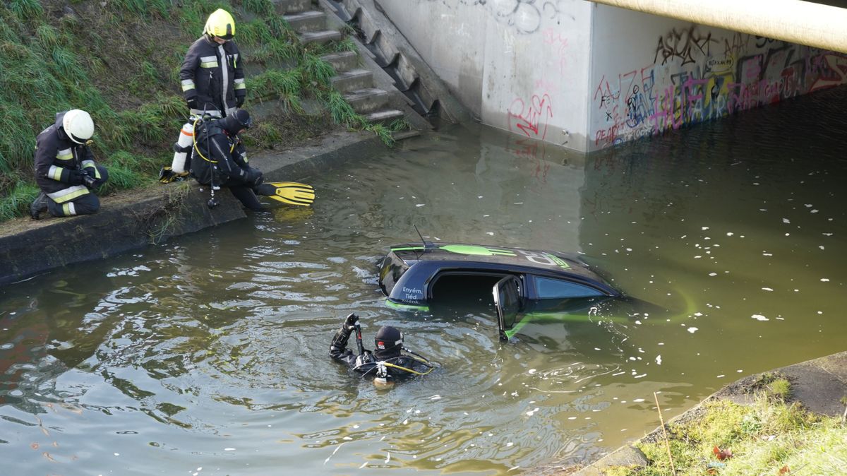 Döbbenetes fotókat kaptunk az óbudai balesetről