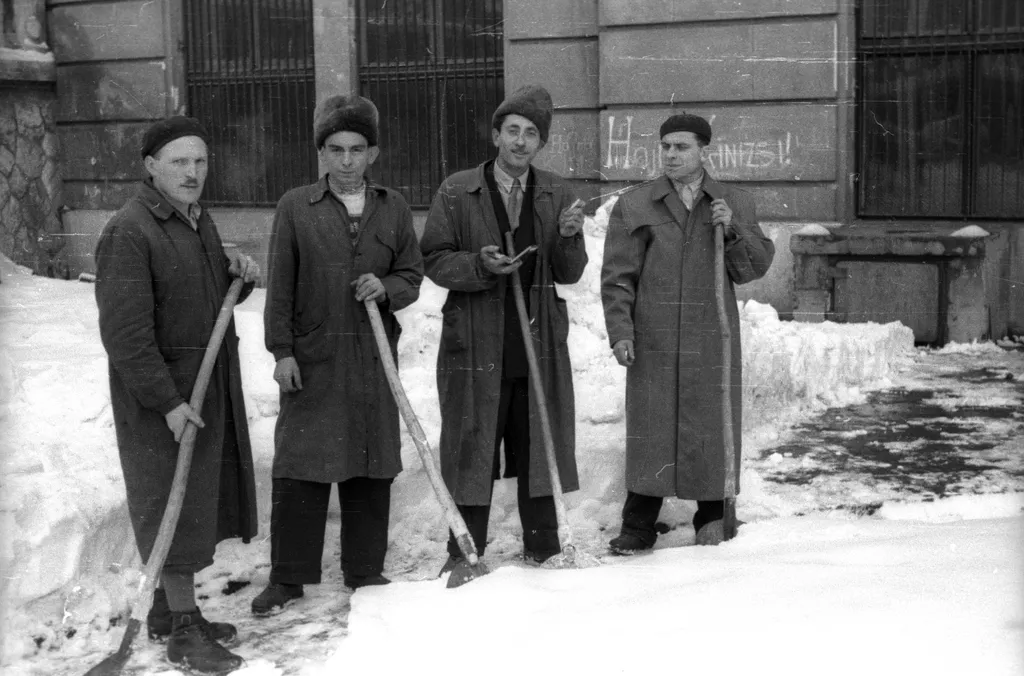fortepan_100773 1951 Corvin tér