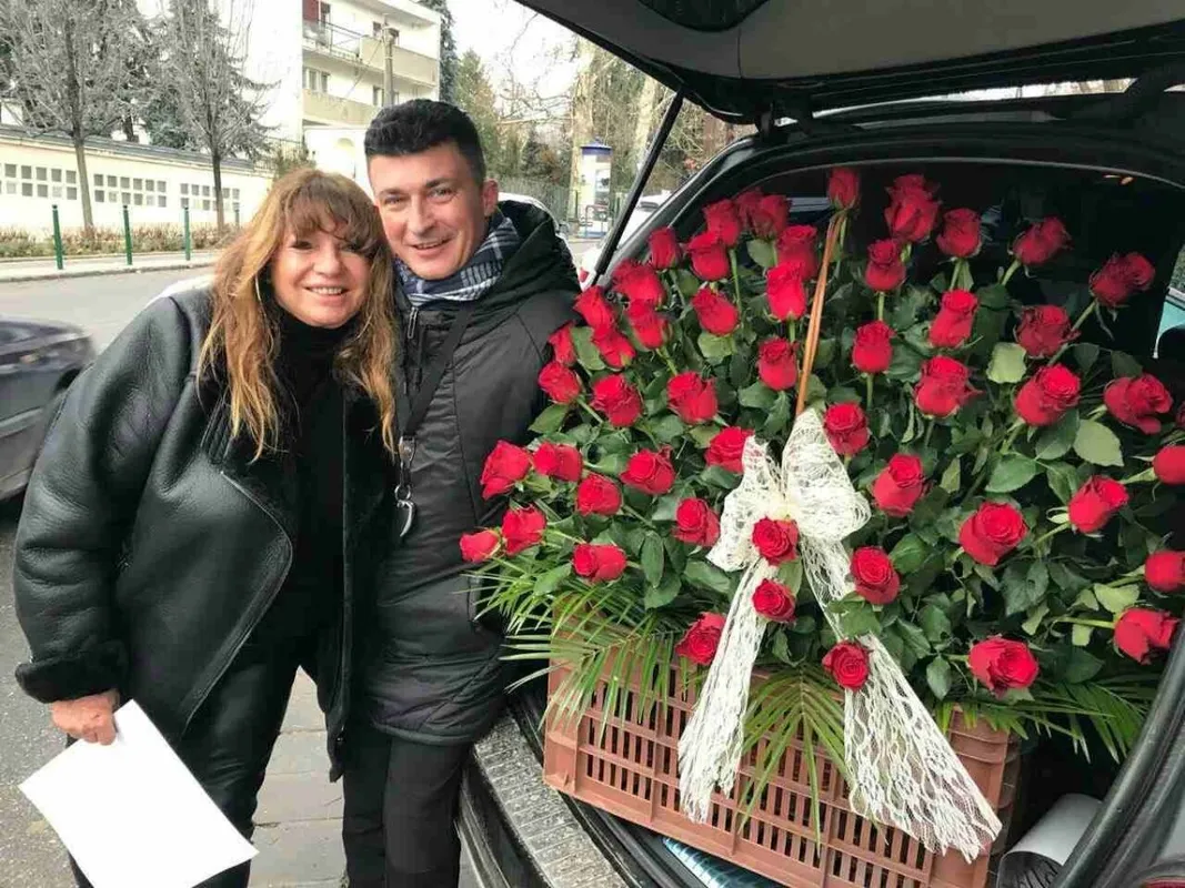 Zalatnay Cini és a szülinapi virág