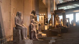 Megnyílt Egyiptom 20 éve épülő és gigantikus méretű régészeti múzeumának egy része