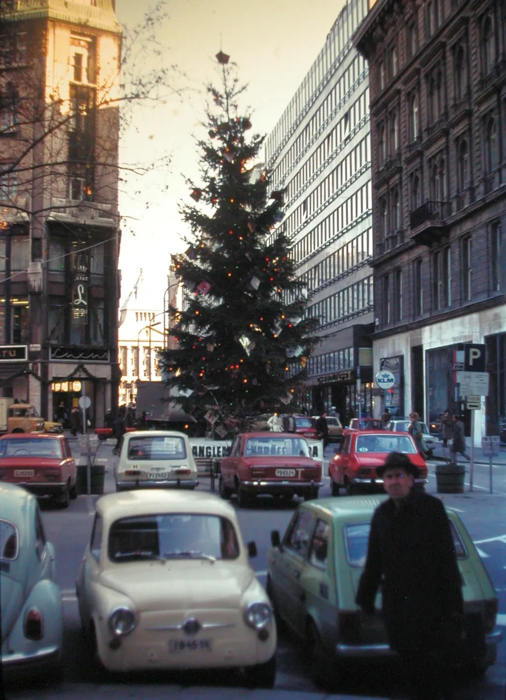 1979: karácsonyfa a Vörösmarty téren