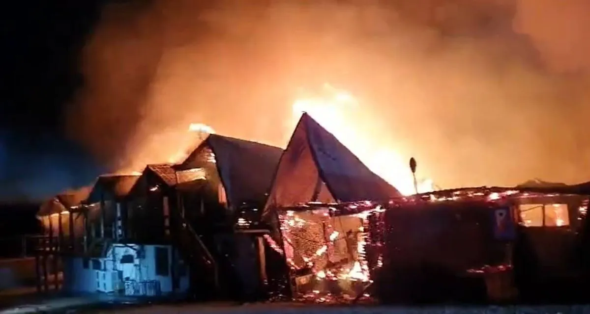 kigyulladt panzió, Románia, 2023 december 26. fotó: X videógrab
