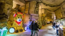 Egy barlangban található Európa legkülönlegesebb karácsonyi vására