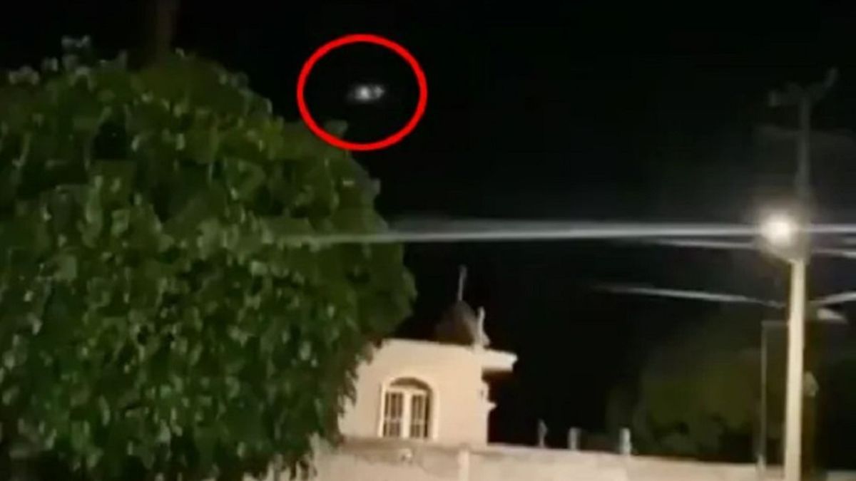 Megvilágította az éjszakai égboltot egy rejtélyes forgó UFO - Fotó